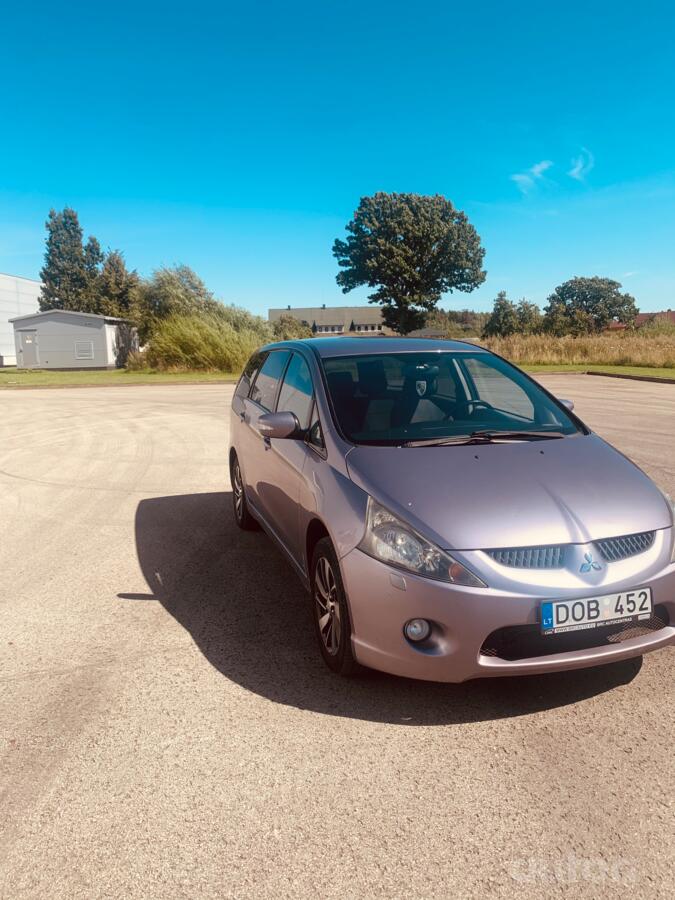 Mitsubishi Grandis 1 generation Minivan