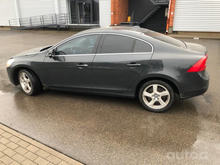 Volvo S60 2 generation Sedan