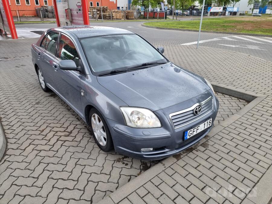 Toyota Avensis 2 generation Liftback