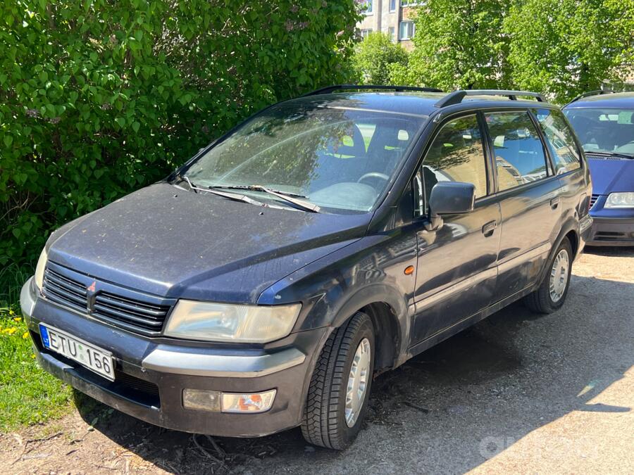 Mitsubishi Space Wagon 3 generation