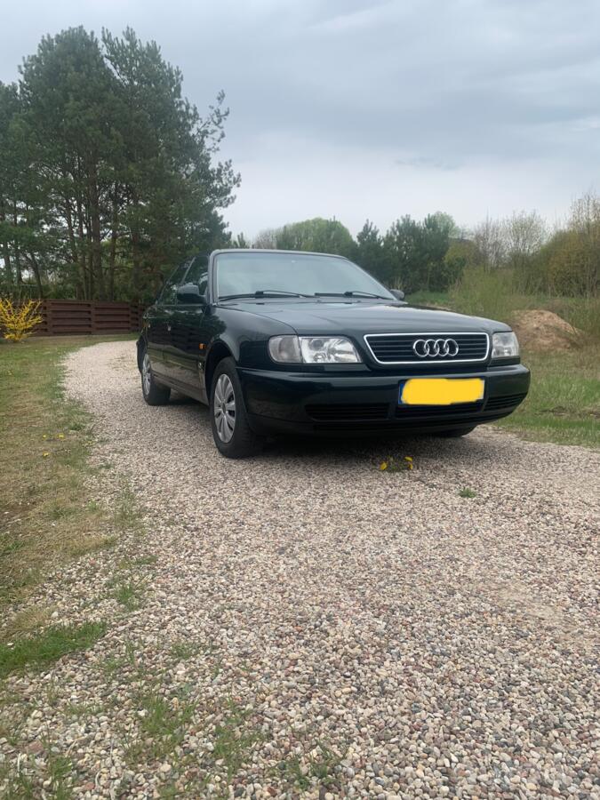 Audi A6 A4/C4 Sedan