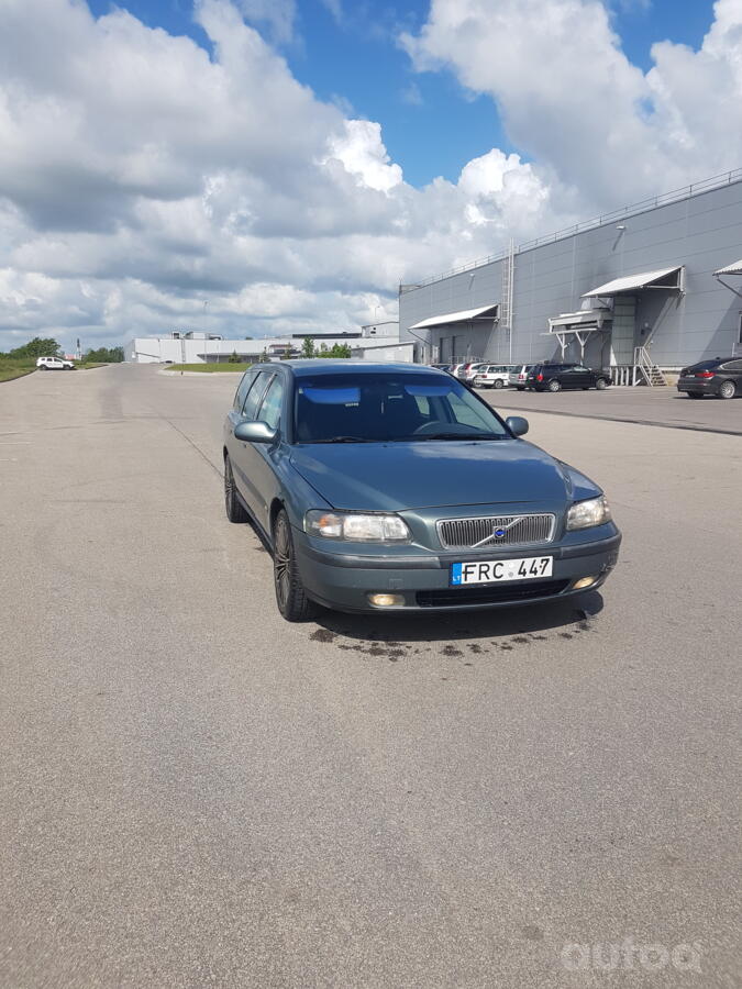 Volvo V70 2 generation wagon