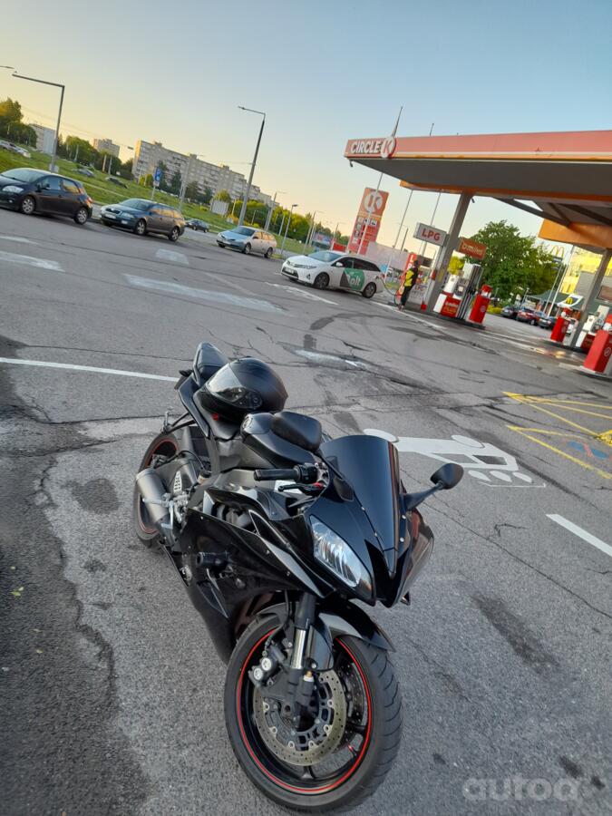 Yamaha R1
