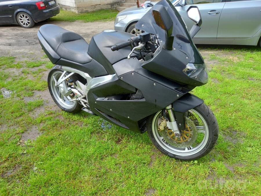 Aprilia RST