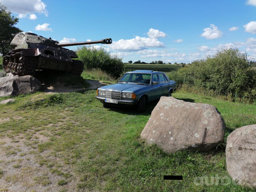 Mercedes-Benz W123 1 generation