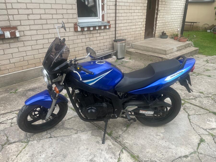 Suzuki GS