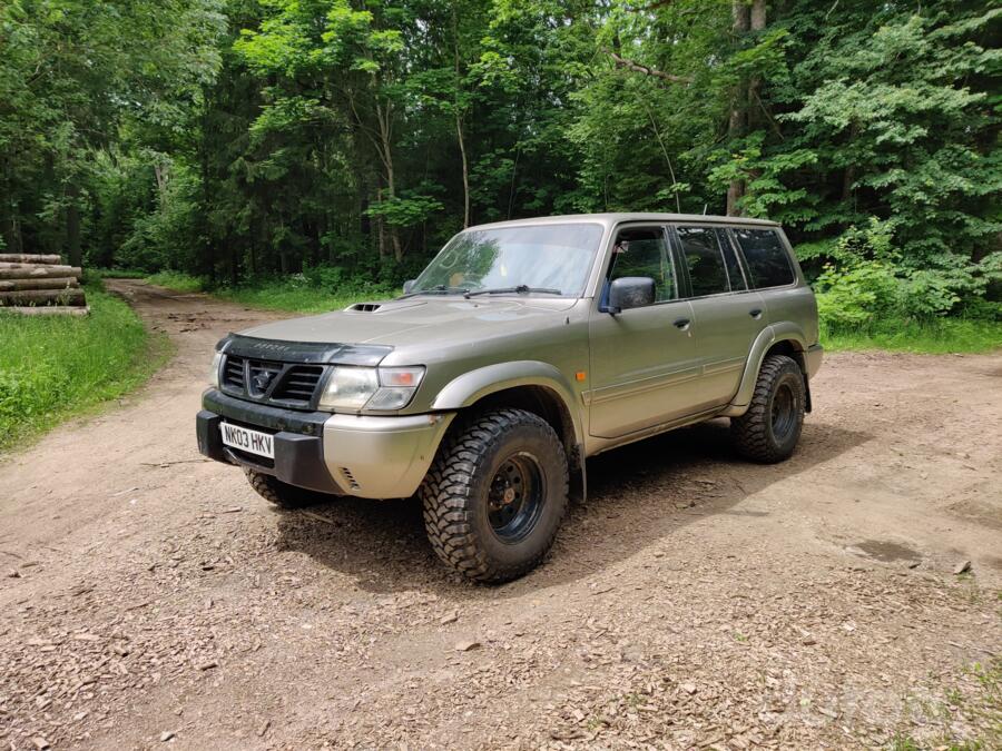 Nissan Patrol Y61 SUV 5-doors