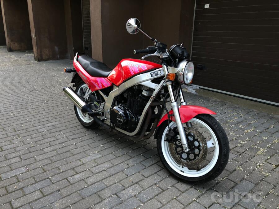 Suzuki GS
