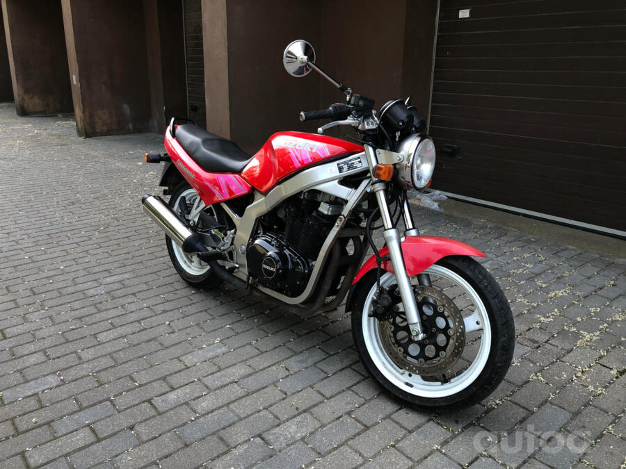 Suzuki GS