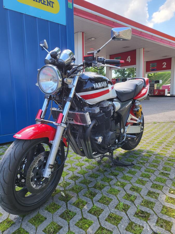 Yamaha XJR 1300