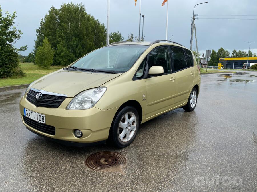 Toyota Corolla Verso 1 generation Minivan