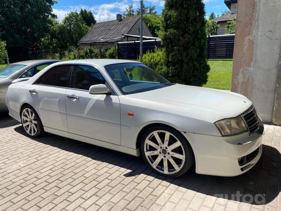 Nissan Gloria Y34 Sedan