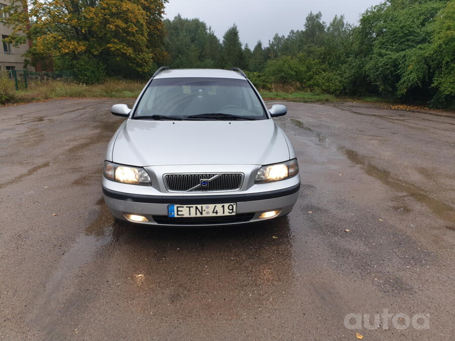 Volvo V70 2 generation wagon