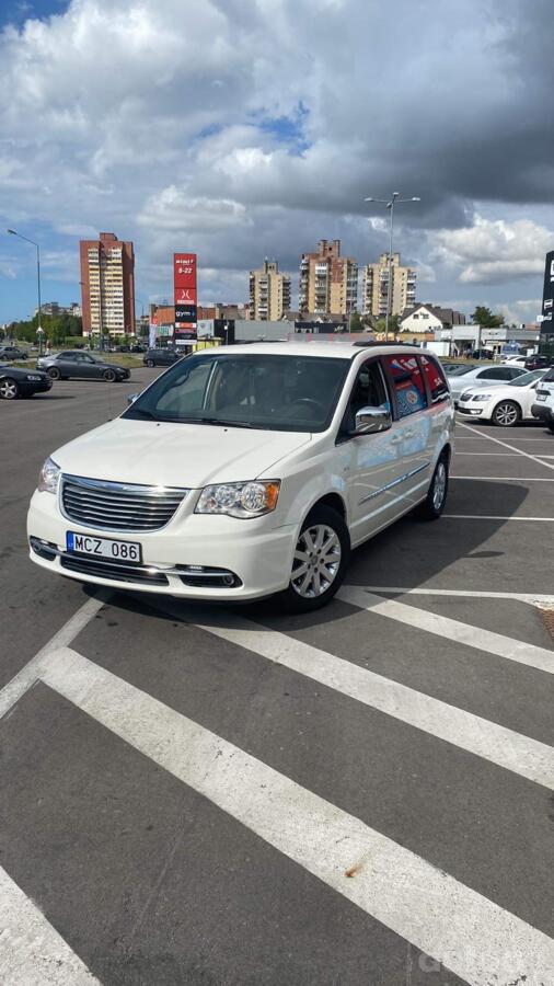 Chrysler Town & Country 5 generation [restyling]