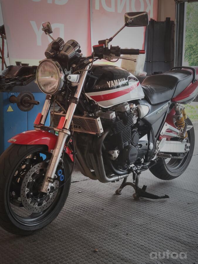 Yamaha XJR 1300