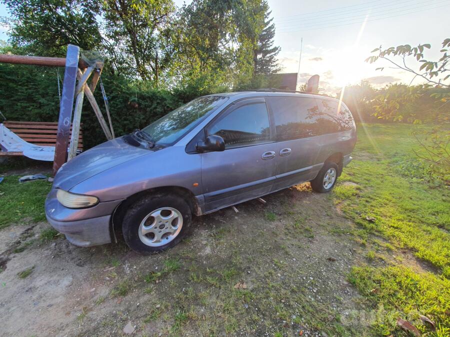 Chrysler Voyager 3 generation Grand minivan 5-doors