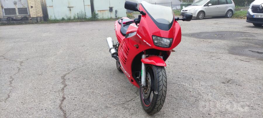 Suzuki RF