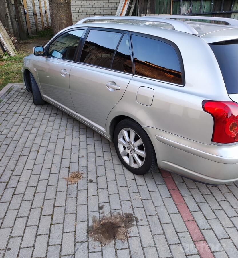 Toyota Avensis 2 generation Liftback