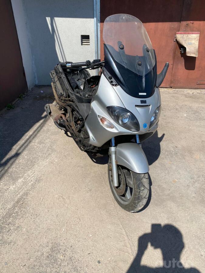 Piaggio X9
