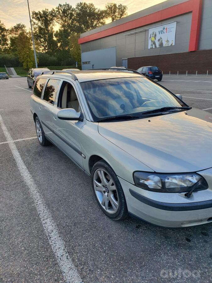 Volvo V70 2 generation wagon