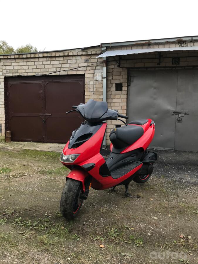 Aprilia SR
