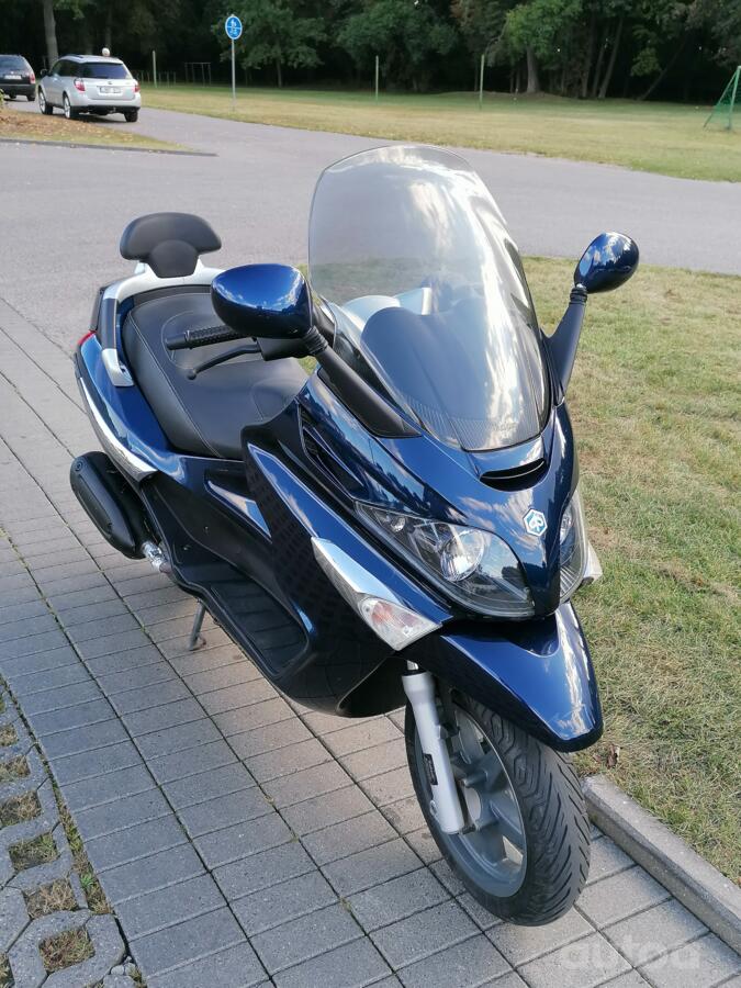 Piaggio X9