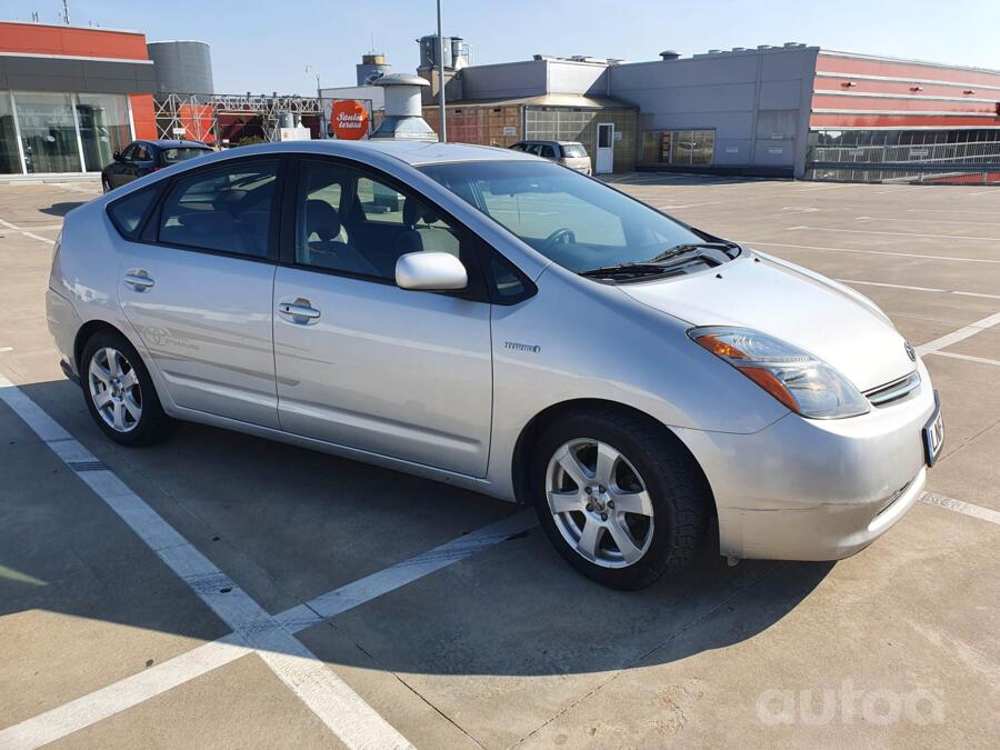 Toyota Prius 2 generation Hatchback