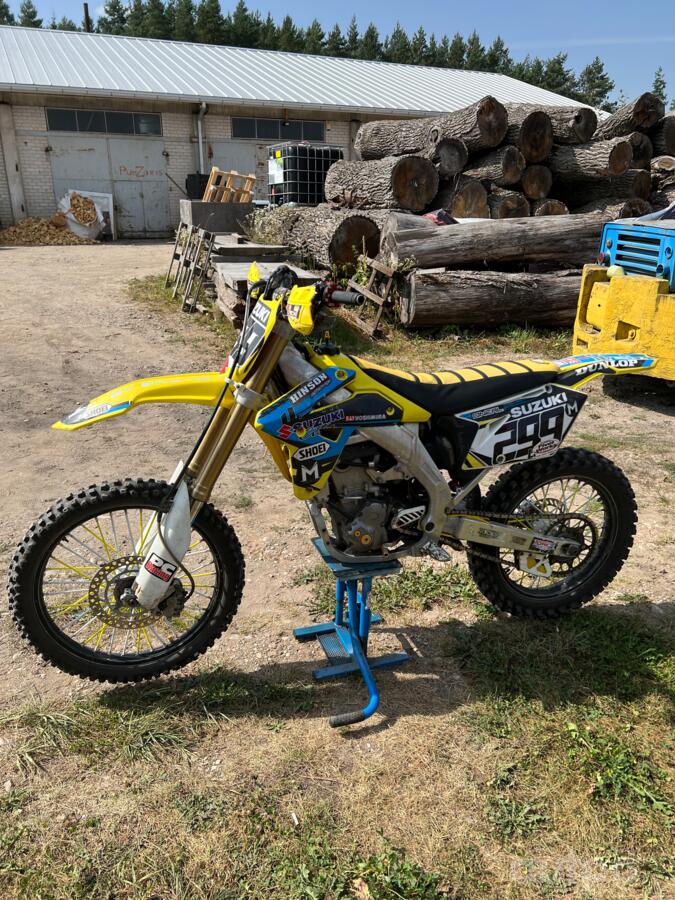 Suzuki RM
