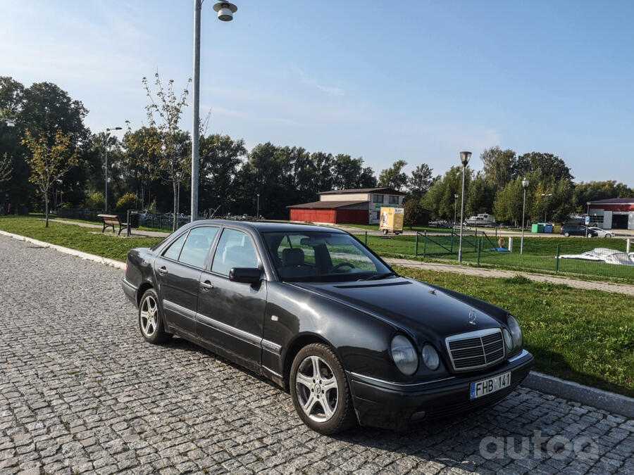 Mercedes-Benz E-Class W210 Sedan