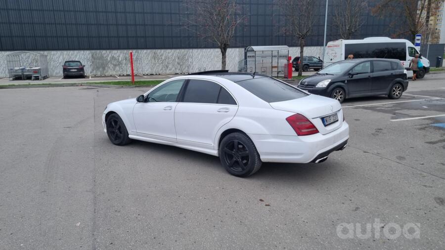 Mercedes-Benz S-Class W221 Sedan