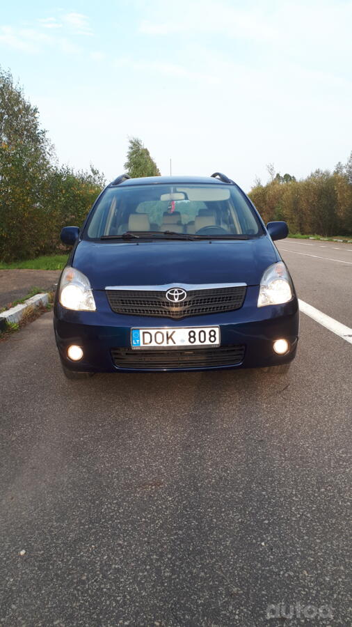 Toyota Corolla Verso 1 generation Minivan