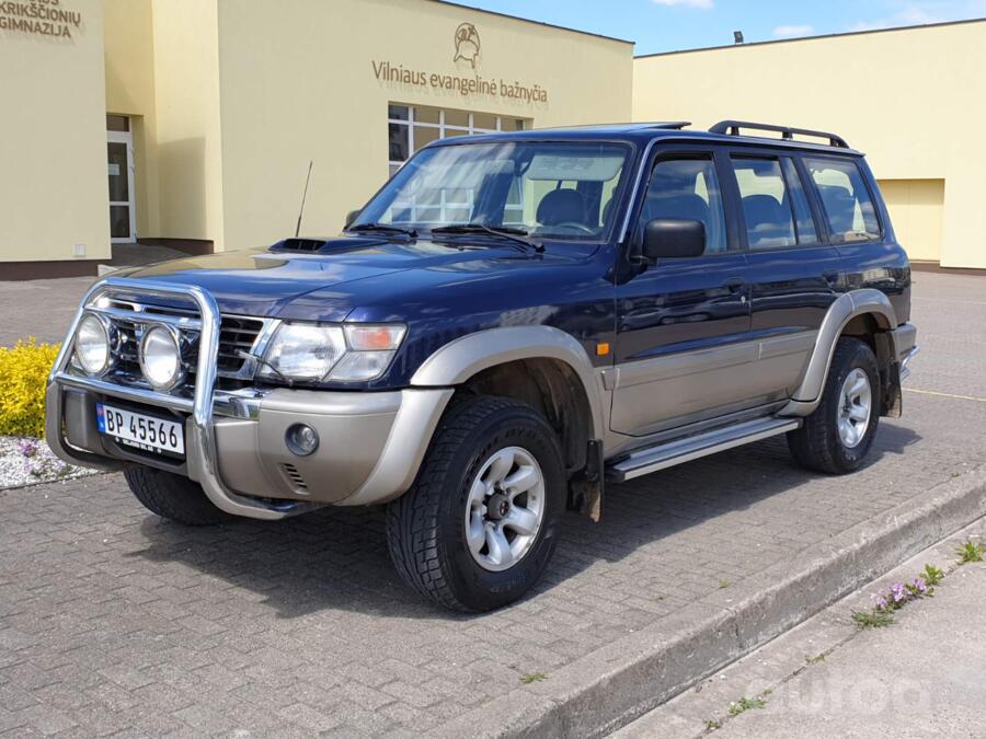 Nissan Patrol Y61 SUV 5-doors