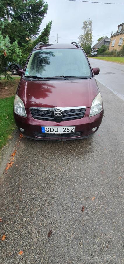 Toyota Corolla Verso 1 generation Minivan