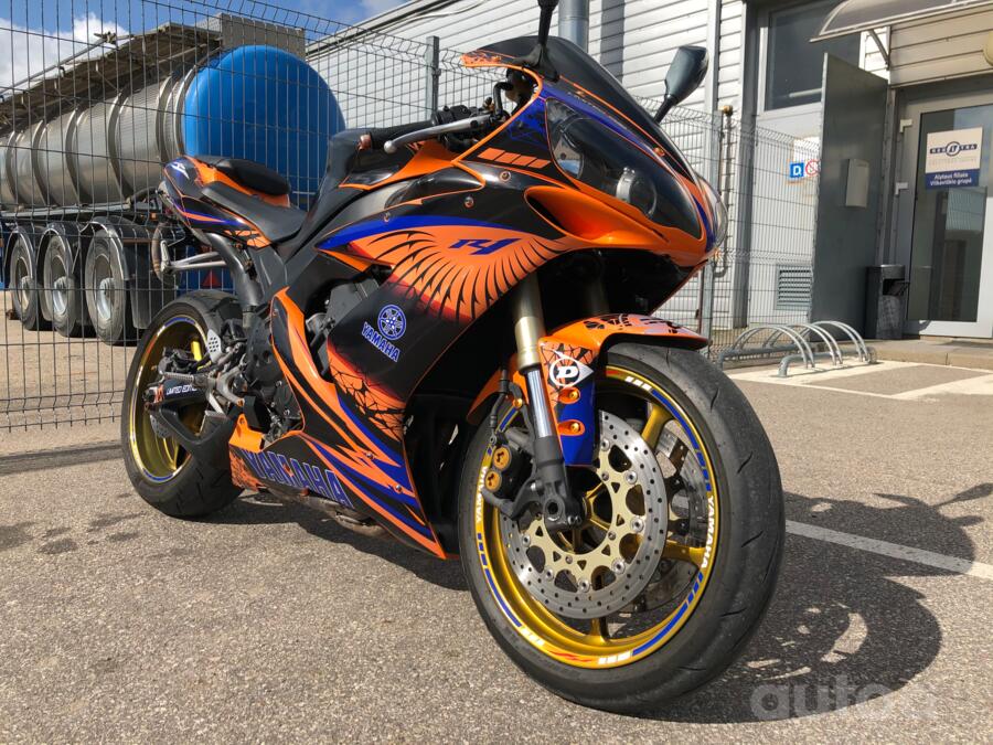 Yamaha R1
