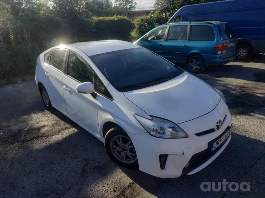 Toyota Prius 3 generation [restyling] Hatchback