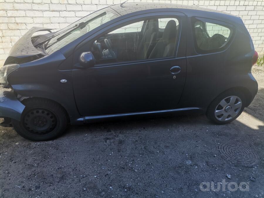 Toyota Aygo 1 generation Hatchback 3-doors