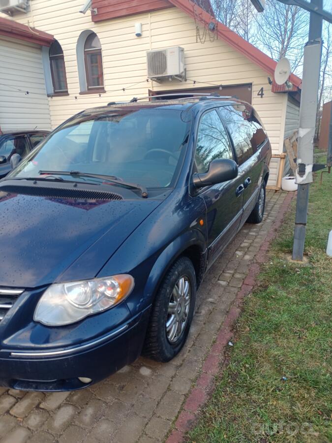 Chrysler Town & Country 4 generation [restyling]