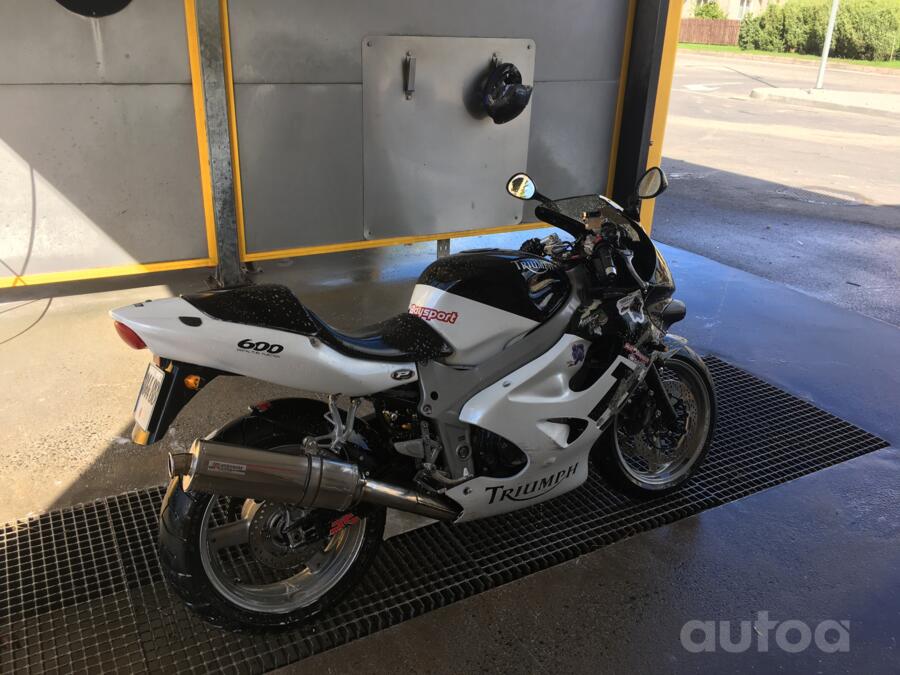 Triumph TT 600