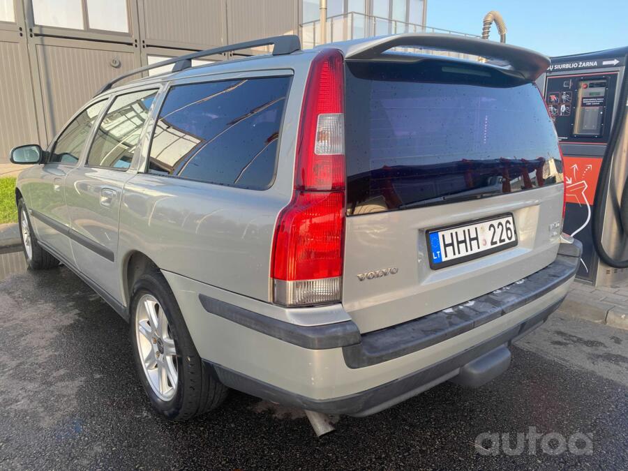 Volvo V70 2 generation wagon