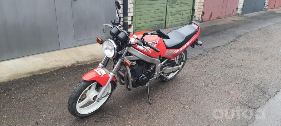 Suzuki GS