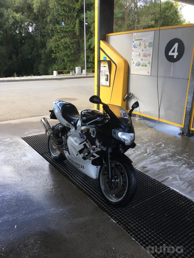 Triumph TT 600