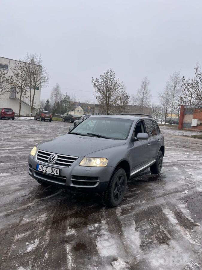 Volkswagen Touareg 1 generation Crossover