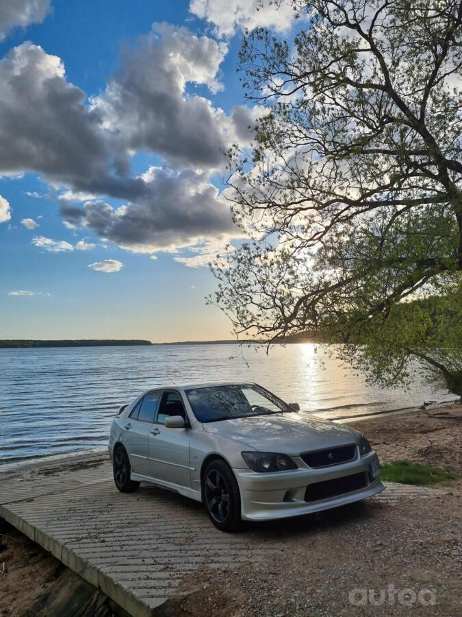 Lexus IS XE10 Sedan