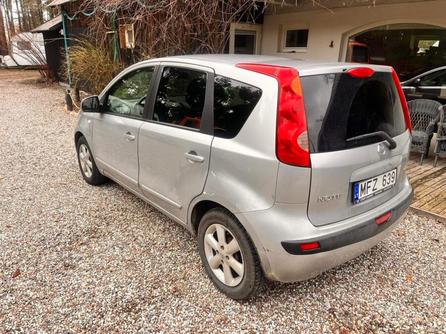 Nissan Note E11 Hatchback