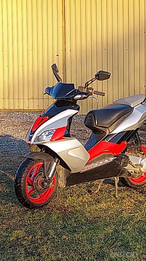 Aprilia SR