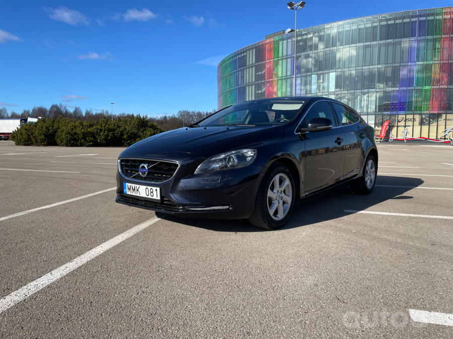 Volvo V40 2 generation Hatchback 5-doors