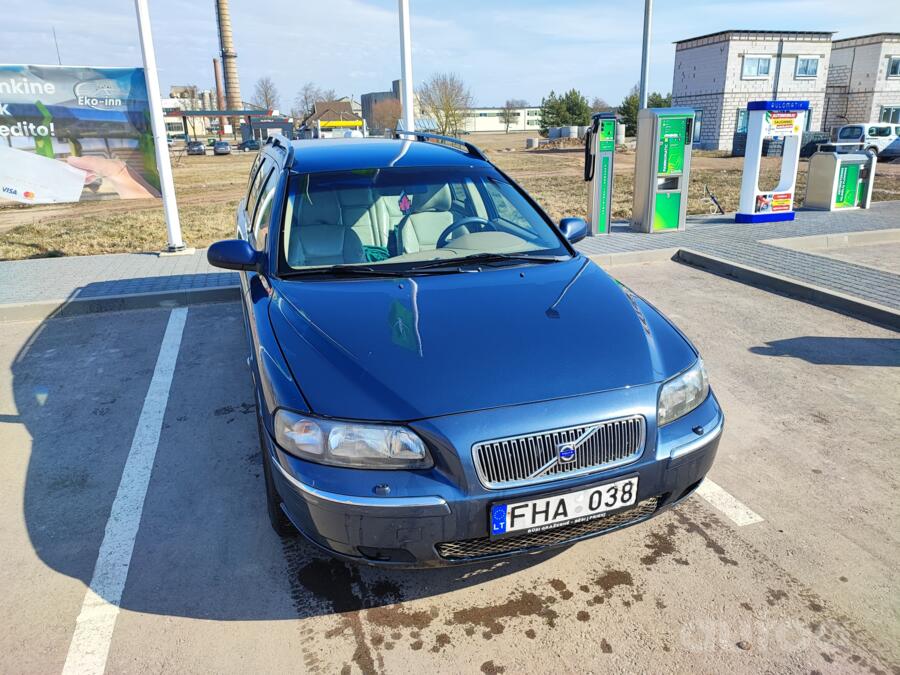 Volvo V70 2 generation wagon