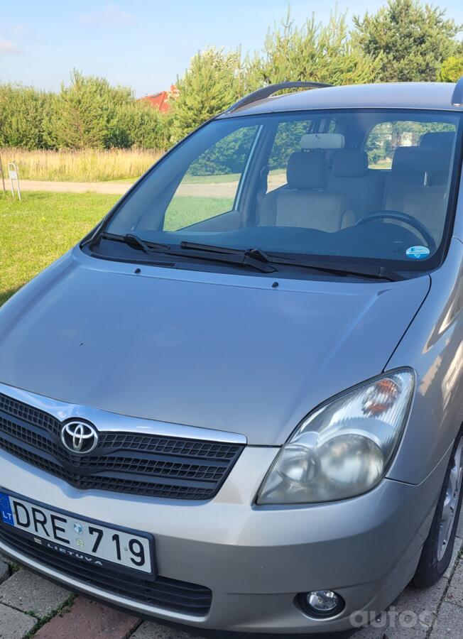 Toyota Corolla Verso 1 generation Minivan