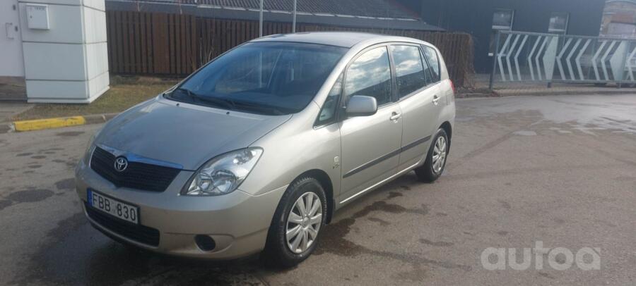Toyota Corolla Verso 1 generation Minivan