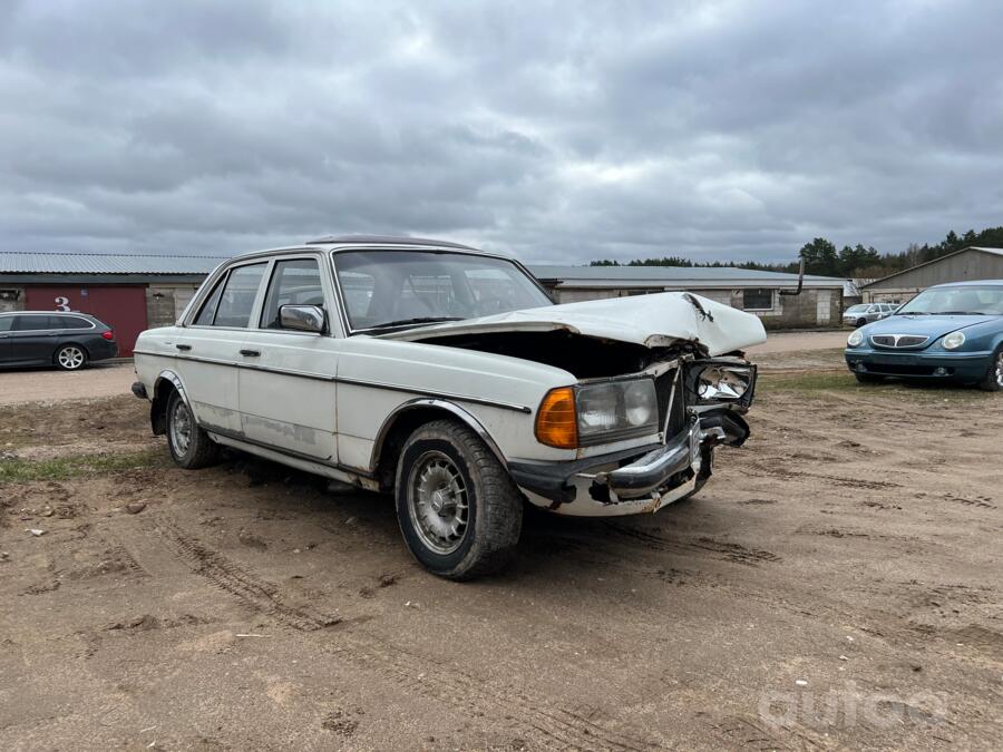 Mercedes-Benz W123 1 generation